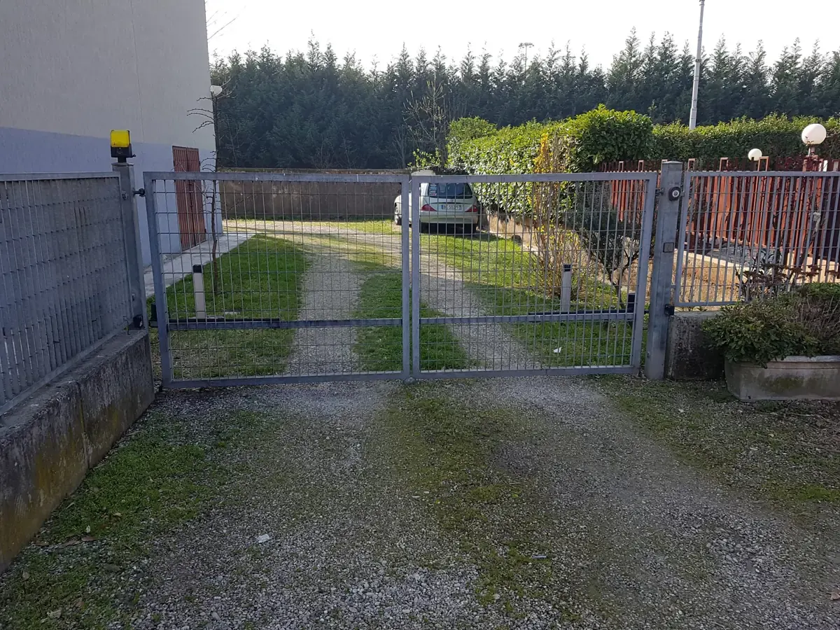 Automazione di cancello carraio in un'area privata a Torino