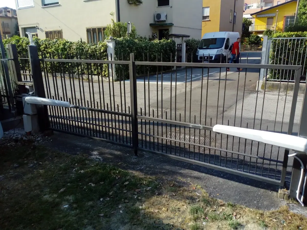 Cancello scorrevole automatico con cremagliera a Torino