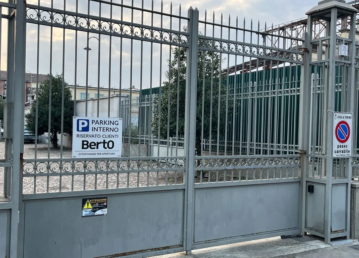 Cancello scorrevole carraio automatizzato per condominio a Torino