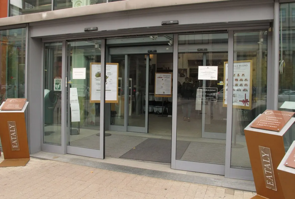 Porta automatica con funzione antipanico a Torino
