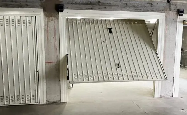 Porta basculante per garage a Torino
