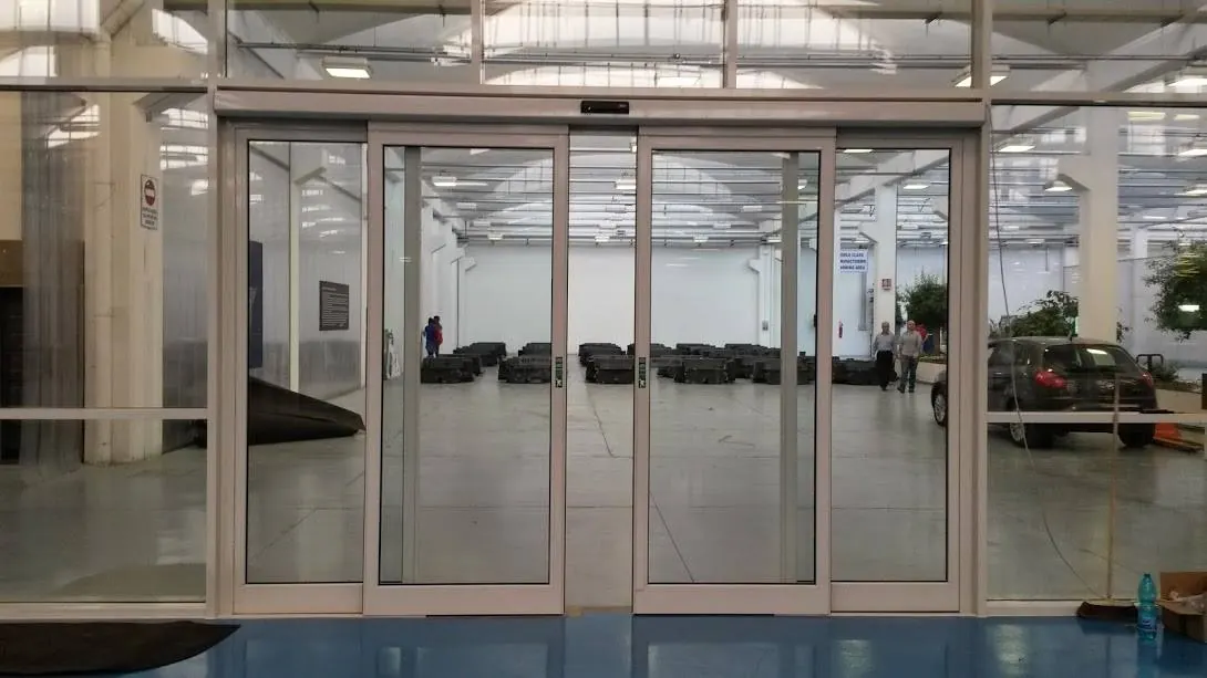 Porte motorizzate per ingresso pubblico a Torino