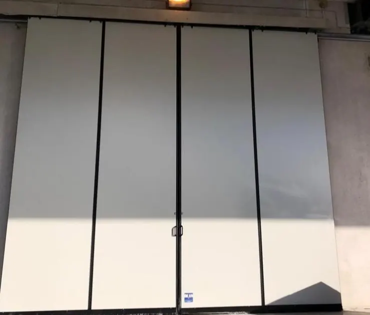 Portone sezionale per garage a Torino