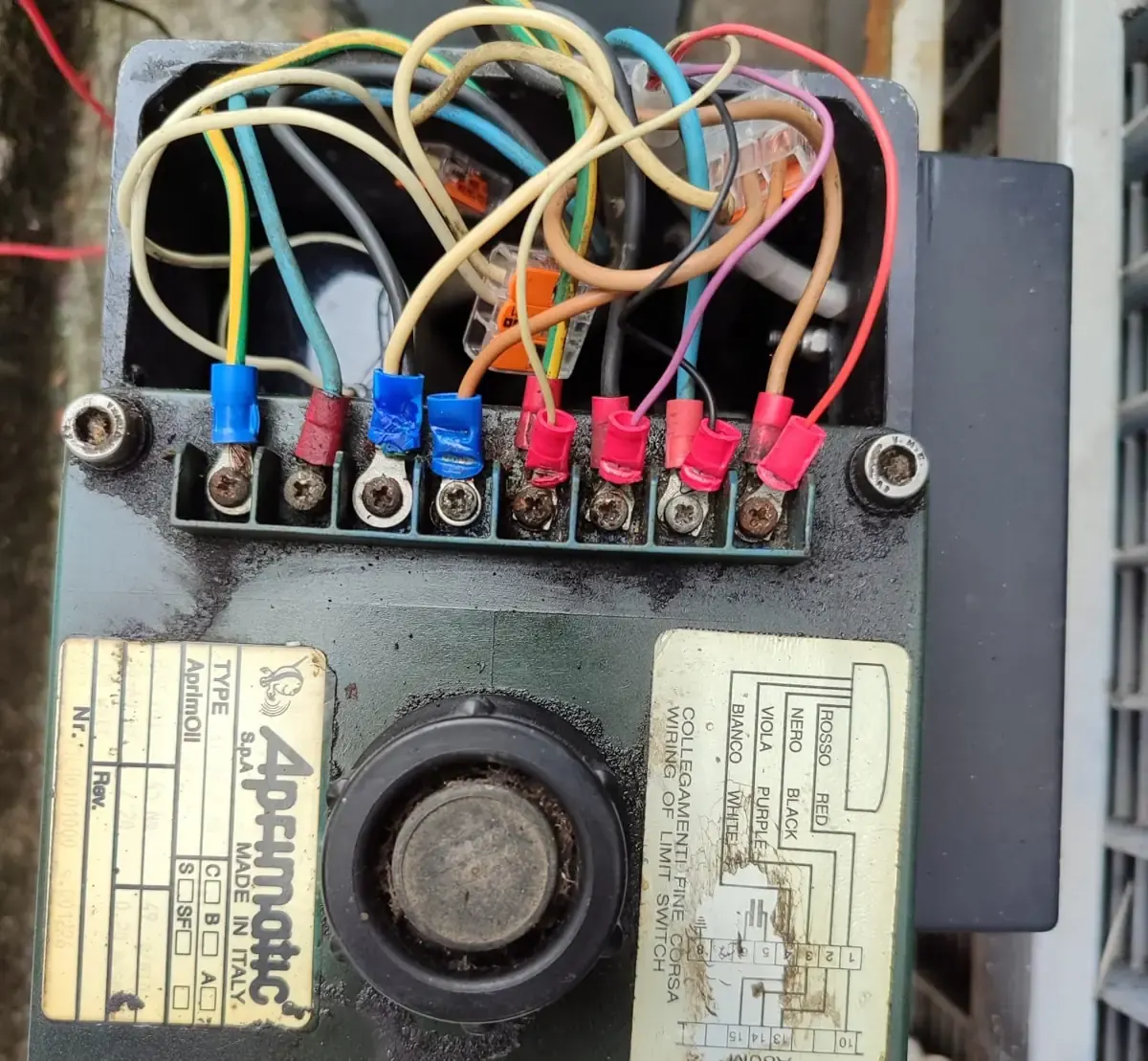 Riparazione della centralina di un cancello automatico a Torino